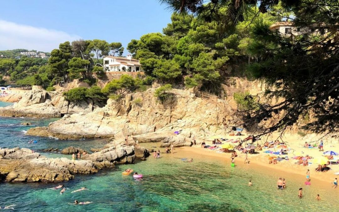 Trobada per recuperar el nudisme a cala Canyers
